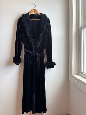 Vanity Fair Black Velvet Robe with Fur Trim